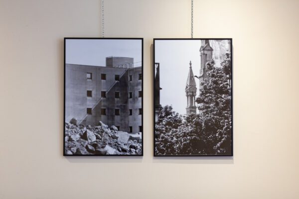 Zoom sur un diptyque l'exposition photo argentique d'architecture la maison de Montard à Lalinde