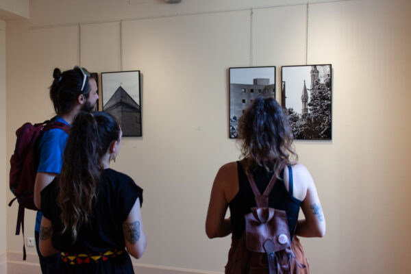 Photo des tirages de l'exposition à la maison de Montard à Lalinde