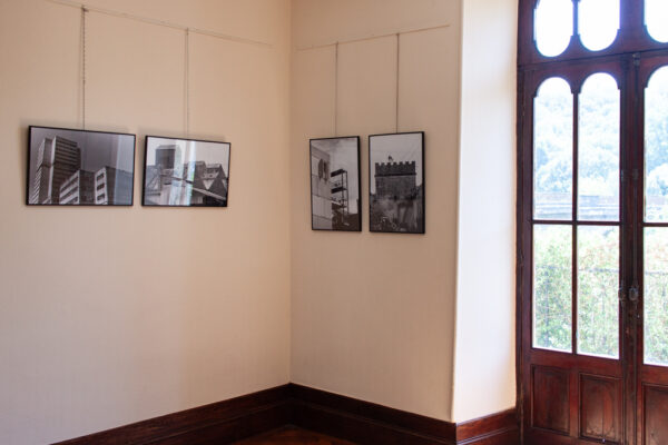 Photo des tirages de l'exposition à la maison de Montard à Lalinde